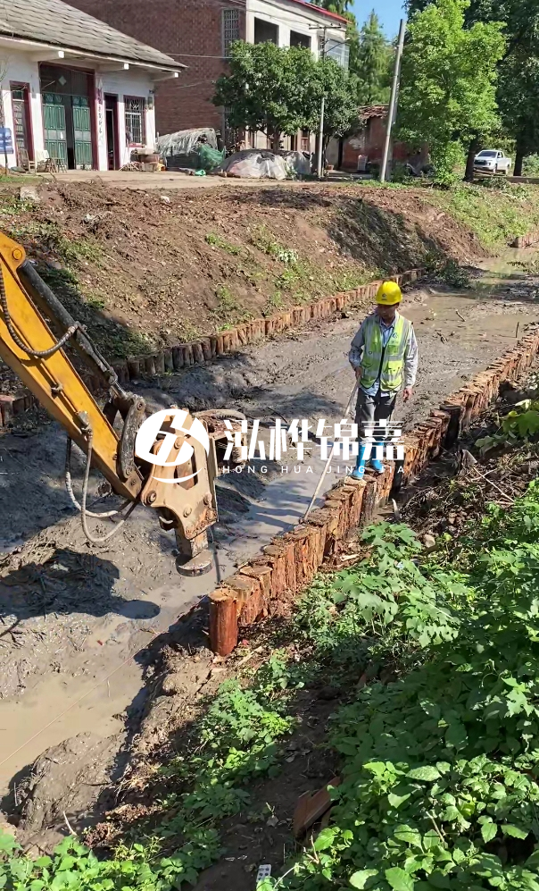 寧德河道清淤專業施工-挖掘機清理河底淤泥的深度如何控制？