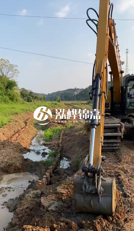 青島河道清淤專業施工-水挖機清淤適合哪些河道狀況？