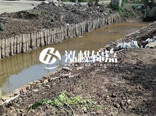 農村最便宜的護坡做法-松木樁護坡靠譜嗎？