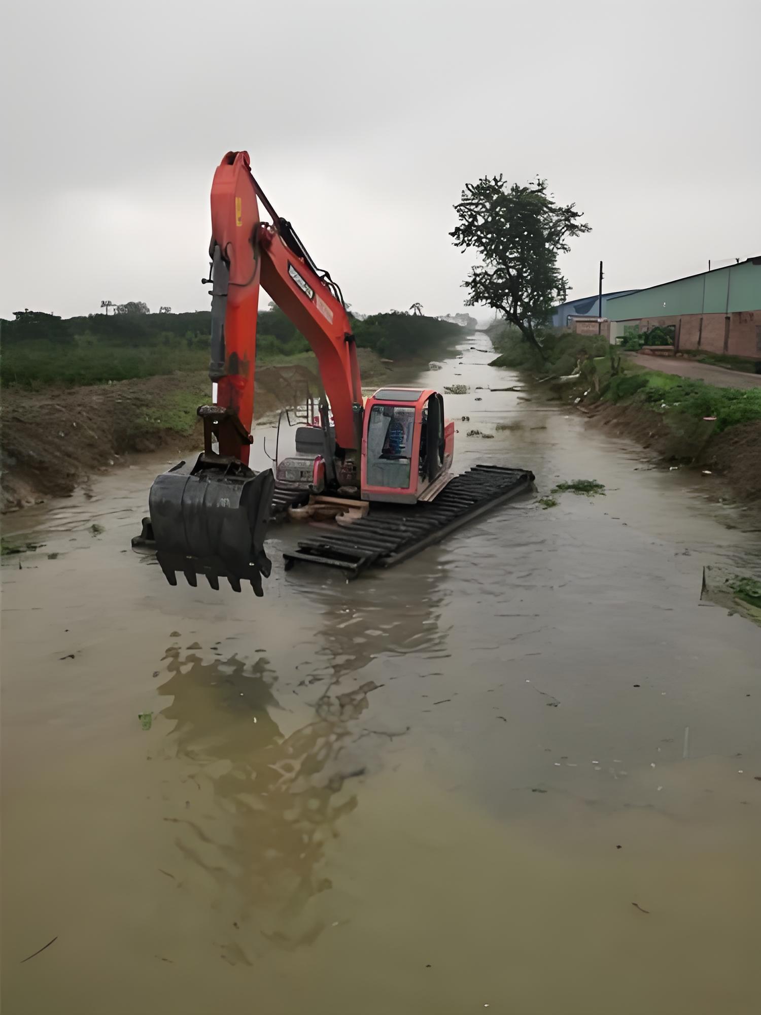 四川自貢挖機清淤施工隊 - 水上挖機清淤能處理含有水草的淤泥嗎？