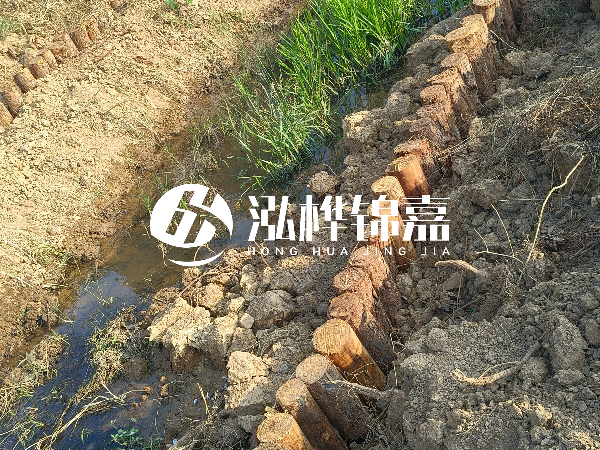 松木樁批發(fā)廠家泓樺錦嘉-樁間距指的是什么間距?