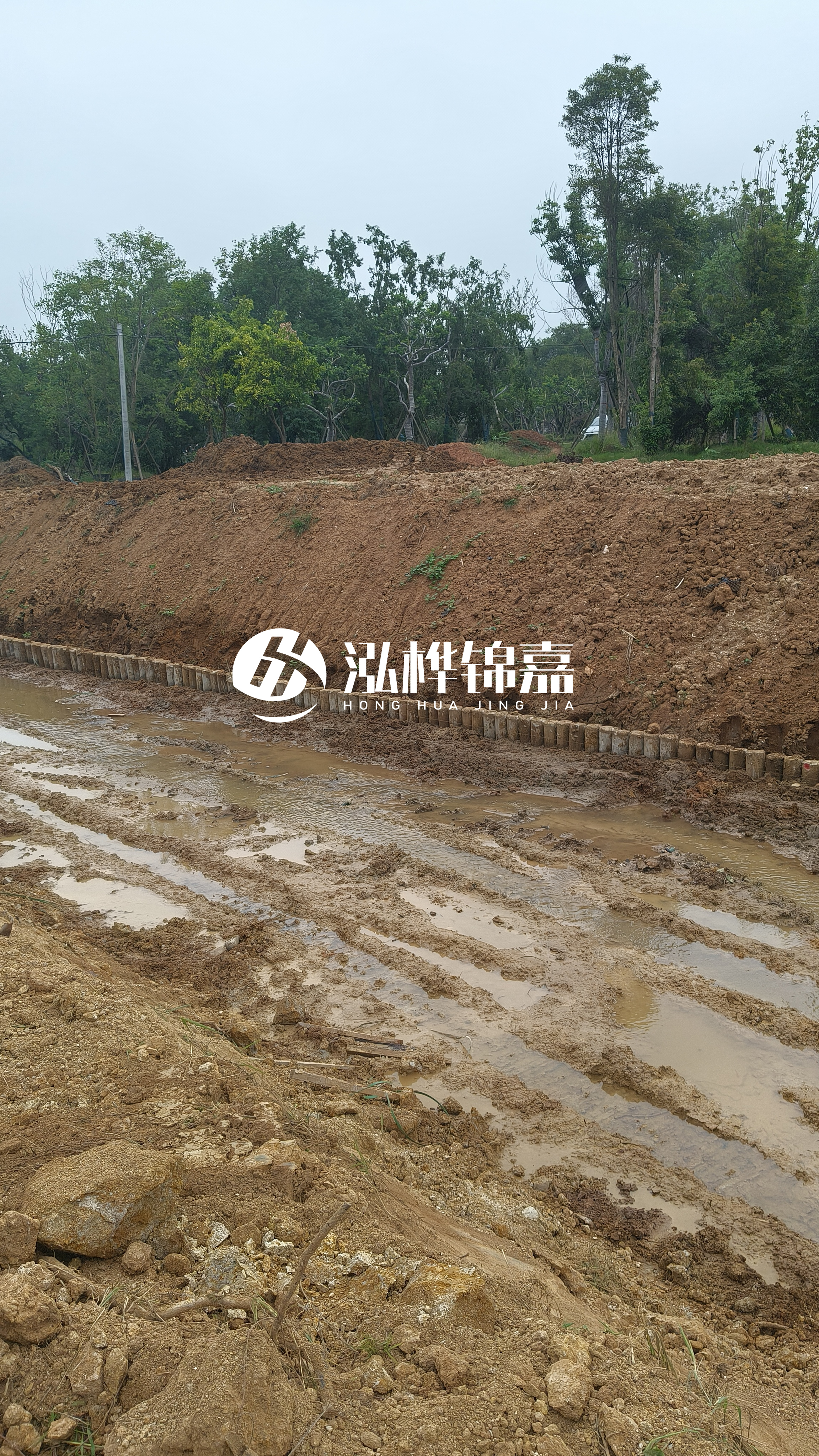 水泥仿木樁施工隊泓樺錦嘉-4米水泥樁打樁多少錢一根？